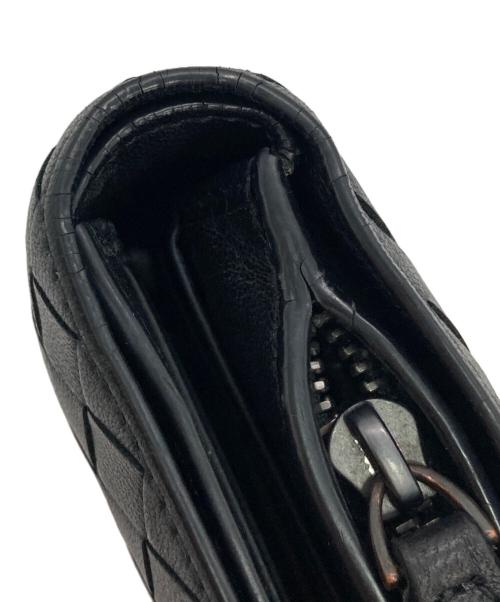 BOTTEGA VENETA（ボッテガベネタ）BOTTEGA VENETA (ボッテガベネタ) イントレチャート二つ折りファスナーウォレット ブラックの古着・服飾アイテム