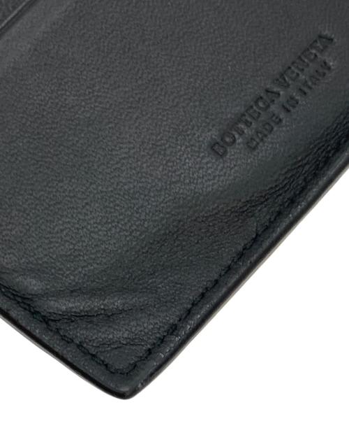 BOTTEGA VENETA（ボッテガベネタ）BOTTEGA VENETA (ボッテガベネタ) イントレチャート二つ折りファスナーウォレット ブラックの古着・服飾アイテム