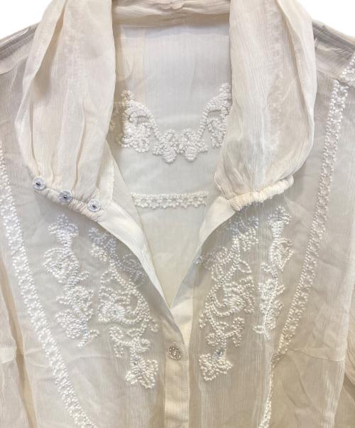 伊太利屋（イタリヤ）伊太利屋 (イタリヤ) シルクビジューブラウス ホワイト サイズ:9の古着・服飾アイテム