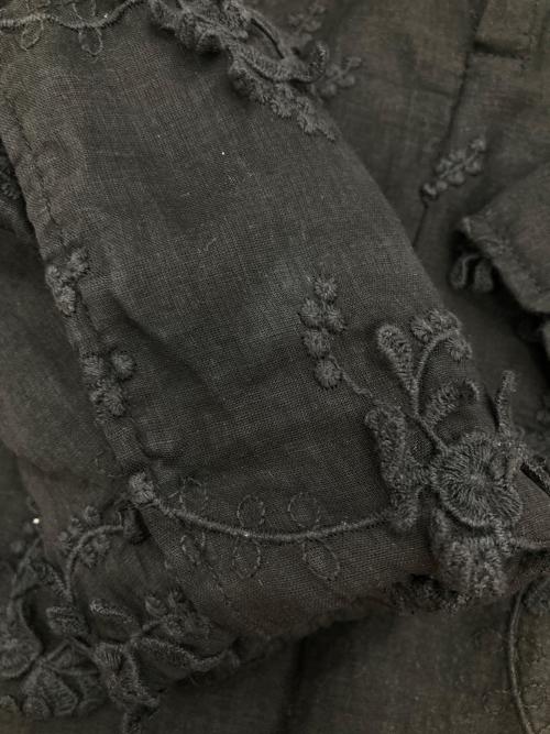 crinkle crinkle crinkle（クリンクル クリンクル クリンクル）crinkle crinkle crinkle (クリンクル クリンクル クリンクル) 3D embroidery long blouse ブラック サイズ:Freeの古着・服飾アイテム