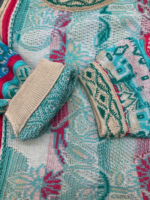 CUGGI（クージー）CUGGI (クージー) ［古着］3Dニット グリーン×レッド サイズ:Sの古着・服飾アイテム