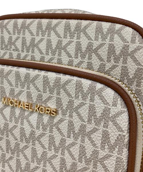 MICHAEL KORS（マイケル・コース）MICHAEL KORS (マイケル・コース) JET SET TRAVEL NS チェーン クロスボディ ミディアム ホワイト×ブラウンの古着・服飾アイテム