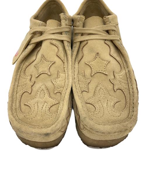 CLARKS（クラークス）CLARKS (クラークス) SUPREME (シュプリーム) ワラビーシューズ ベージュ サイズ:US9の古着・服飾アイテム