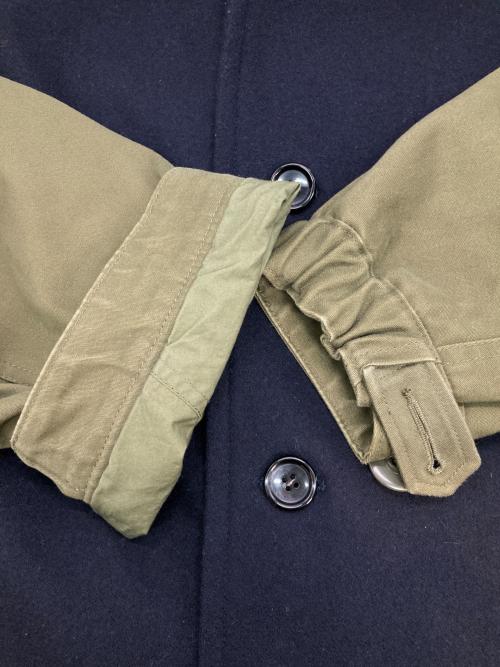 JUNYA WATANABE COMME des GARCONS（(ジュンヤワタナベ コムデギャルソン）JUNYA WATANABE COMME des GARCONS ((ジュンヤワタナベ コムデギャルソン) 異素材ドッキング丸襟コート ネイビー×オリーブ サイズ:Sの古着・服飾アイテム