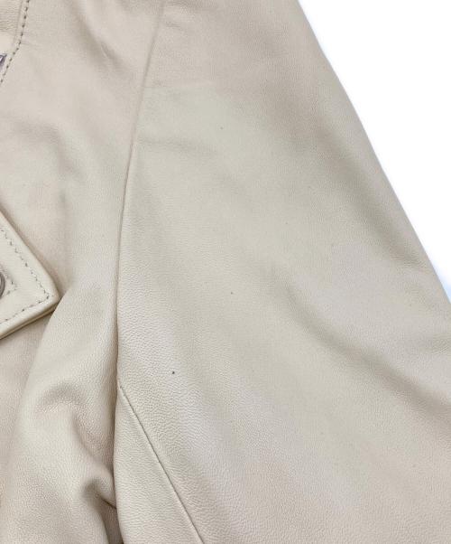 GRACE CONTINENTAL（（グレースコンチネンタル）GRACE CONTINENTAL (（グレースコンチネンタル) レザーノーカラーライダースジャケット アイボリー サイズ:36の古着・服飾アイテム