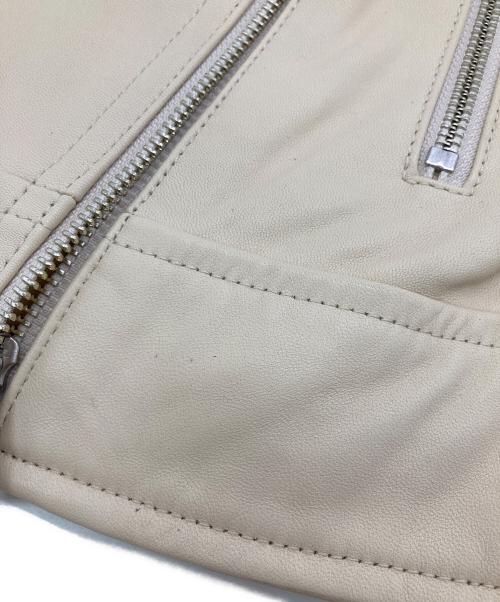 GRACE CONTINENTAL（（グレースコンチネンタル）GRACE CONTINENTAL (（グレースコンチネンタル) レザーノーカラーライダースジャケット アイボリー サイズ:36の古着・服飾アイテム