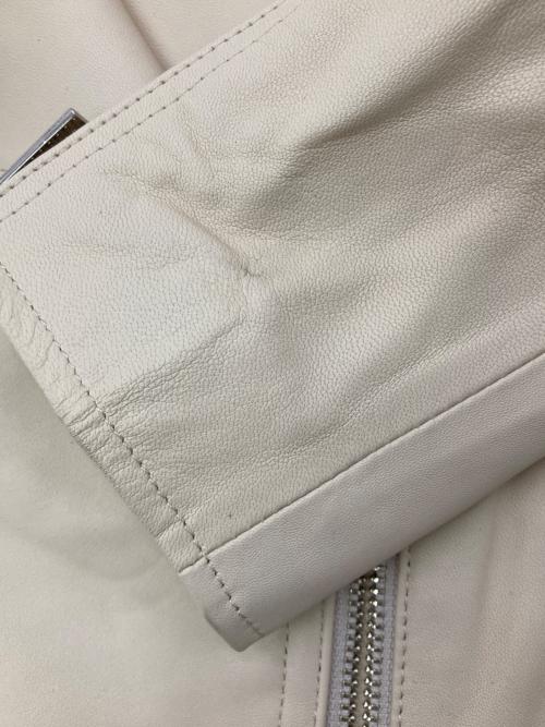 GRACE CONTINENTAL（（グレースコンチネンタル）GRACE CONTINENTAL (（グレースコンチネンタル) レザーノーカラーライダースジャケット アイボリー サイズ:36の古着・服飾アイテム