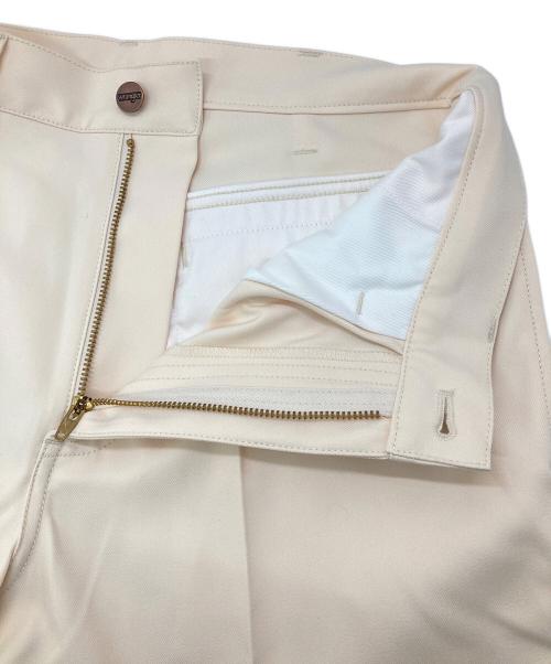 Wrangler（ラングラー）Wrangler (ラングラー) URBAN RESEARCH (アーバンリサーチ) 別注TUCK WIDE WRANCHER ホワイト サイズ:M 未使用品の古着・服飾アイテム