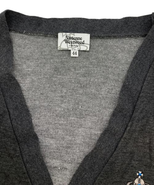 Vivienne Westwood man（ヴィヴィアン ウェストウッド マン）Vivienne Westwood man (ヴィヴィアン ウェストウッド マン) オーブ刺繍Vネックカーディガン グレー サイズ:44の古着・服飾アイテム