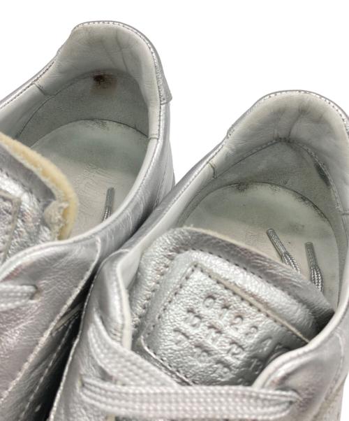 MM6 Maison Margiela（エムエムシックスメゾンマルジェラ）MM6 Maison Margiela (エムエムシックスメゾンマルジェラ) メタリックシルバースニーカー シルバー サイズ:41の古着・服飾アイテム