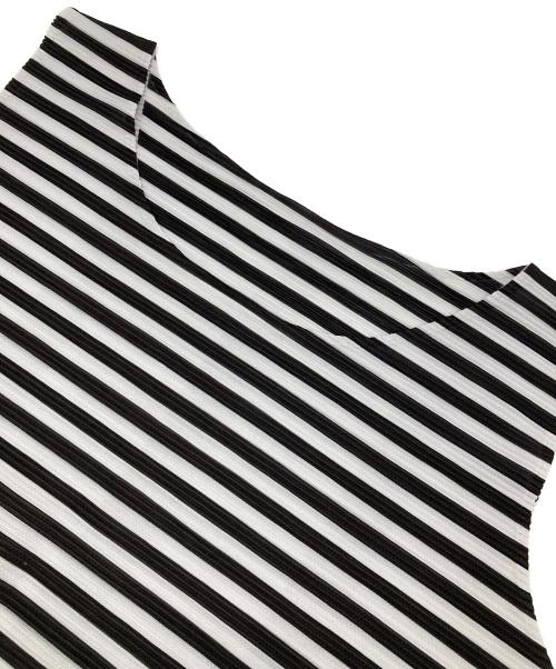 PLEATS PLEASE（プリーツプリーズ）PLEATS PLEASE (プリーツプリーズ) ノースリーブプリーツカットソー グレー×ブラック サイズ:Freeの古着・服飾アイテム