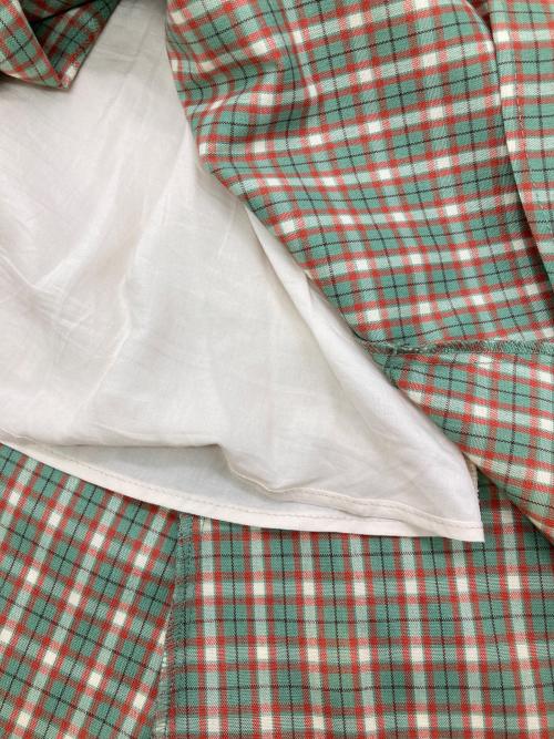 Tnewties（トゥエンティーズ）Tnewties (トゥエンティーズ) 北京ダックをお持ち帰りでワンピース グリーン×レッド サイズ:Lの古着・服飾アイテム
