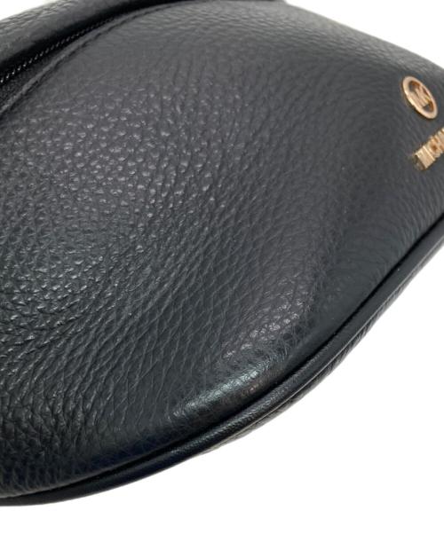 MICHAEL KORS（マイケル・コース）MICHAEL KORS (マイケル・コース) スレーターエクストラ スモールペプルド レザースリングバッグ ブラックの古着・服飾アイテム