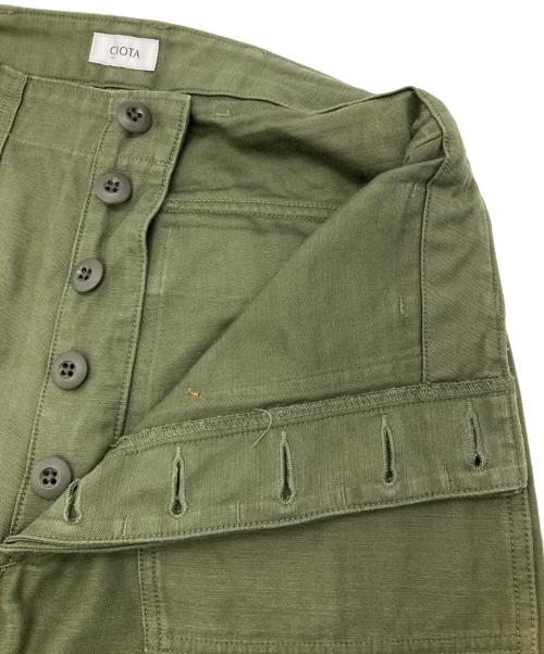 CIOTA（シオタ）CIOTA (シオタ) 新ムラ糸スビンコットンベイカーパンツ カーキ サイズ:Mの古着・服飾アイテム