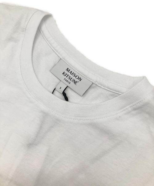 maison kitsune（メゾンキツネ）maison kitsune (メゾンキツネ) CHILLAX FOX PATCH REGULAR TEE SHIRT ホワイト サイズ:S 未使用品の古着・服飾アイテム