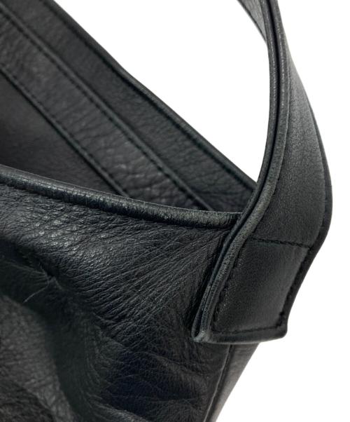 kurashi&trips publishing（クラシアンドトリップス パブリッシング）kurashi&trips publishing (クラシアンドトリップス パブリッシング) 雨の日にもお気に入りを撥水レザー2WAYトート ブラックの古着・服飾アイテム