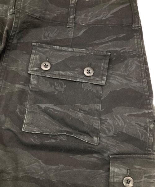 wjk（ダブルジェイケー）wjk (ダブルジェイケー) Tiger stripe shorts ブラック サイズ:Mの古着・服飾アイテム