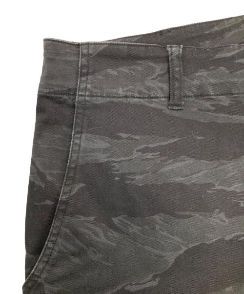 wjk（ダブルジェイケー）wjk (ダブルジェイケー) Tiger stripe shorts ブラック サイズ:Mの古着・服飾アイテム