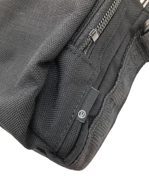 UNDERCOVER（アンダーカバー）UNDERCOVER (アンダーカバー) ロゴプリントショルダーバッグ ブラックの古着・服飾アイテム