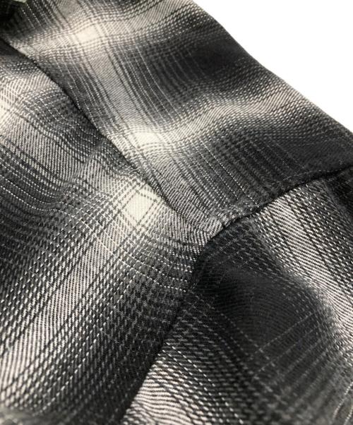 X-LARGE（エクストララージ）X-LARGE (エクストララージ) OLD ENGLISH L/S FLANNEL SHIRT ブラック×ホワイト サイズ:Mの古着・服飾アイテム