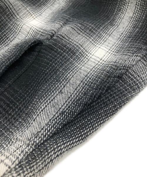 X-LARGE（エクストララージ）X-LARGE (エクストララージ) OLD ENGLISH L/S FLANNEL SHIRT ブラック×ホワイト サイズ:Mの古着・服飾アイテム