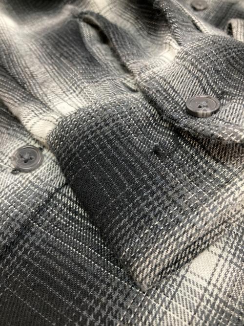 X-LARGE（エクストララージ）X-LARGE (エクストララージ) OLD ENGLISH L/S FLANNEL SHIRT ブラック×ホワイト サイズ:Mの古着・服飾アイテム
