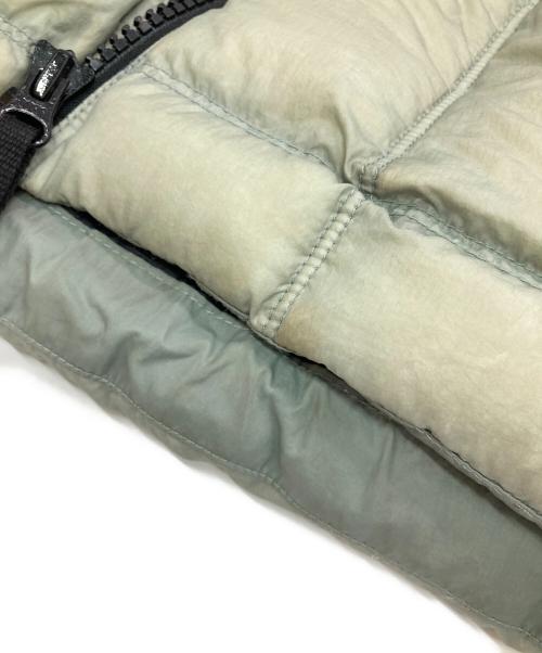 STONE ISLAND（ストーンアイランド）STONE ISLAND (ストーンアイランド) SEAM FADED LIGHT NYLON TELA DOWN JACKET グリーン サイズ:Mの古着・服飾アイテム