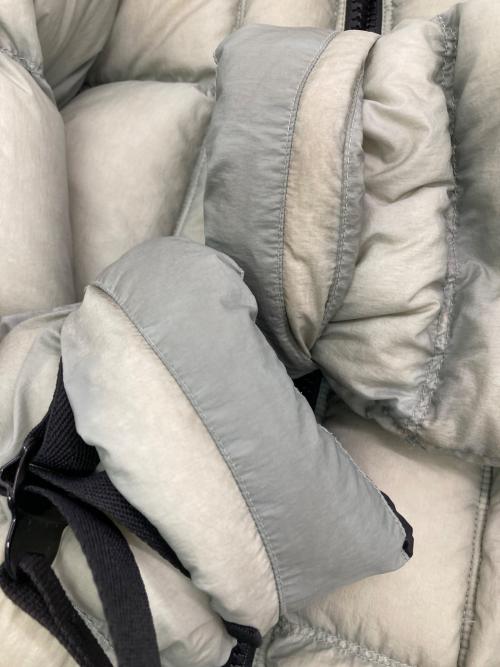 STONE ISLAND（ストーンアイランド）STONE ISLAND (ストーンアイランド) SEAM FADED LIGHT NYLON TELA DOWN JACKET グリーン サイズ:Mの古着・服飾アイテム