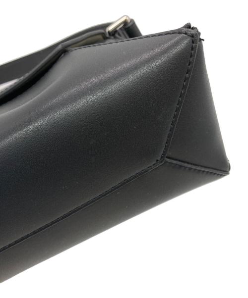 CHARLES & KEITH（チャールズアンドキース）CHARLES & KEITH (チャールズアンドキース) Nasrin ナスリン ジオメトリックショルダーバッグ ブラック 未使用品の古着・服飾アイテム