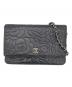 CHANEL（シャネル）の古着「カメリアチェーンウォレット」｜ブラック