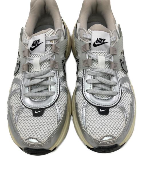 NIKE（ナイキ）NIKE (ナイキ) V2K RUN ホワイト サイズ:US7の古着・服飾アイテム