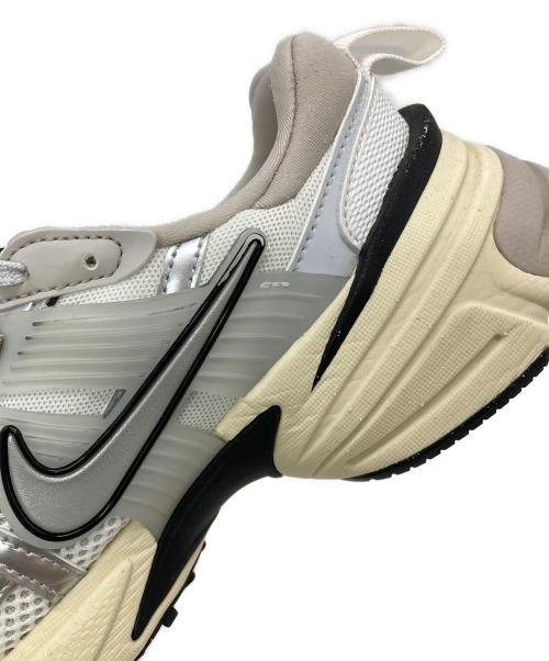 NIKE（ナイキ）NIKE (ナイキ) V2K RUN ホワイト サイズ:US7の古着・服飾アイテム