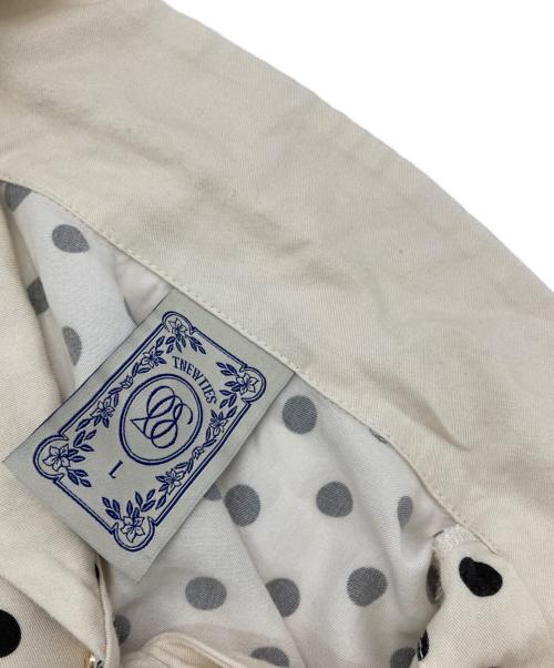 Tnewties（トゥエンティーズ）Tnewties (トゥエンティーズ) 小鳥が洗濯物干しを手伝ってくれますセットアップブラウス アイボリー×ブラック サイズ:Lの古着・服飾アイテム