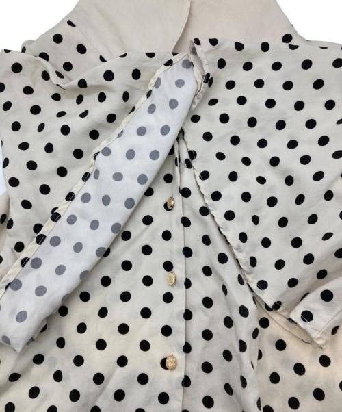 Tnewties（トゥエンティーズ）Tnewties (トゥエンティーズ) 小鳥が洗濯物干しを手伝ってくれますセットアップブラウス アイボリー×ブラック サイズ:Lの古着・服飾アイテム