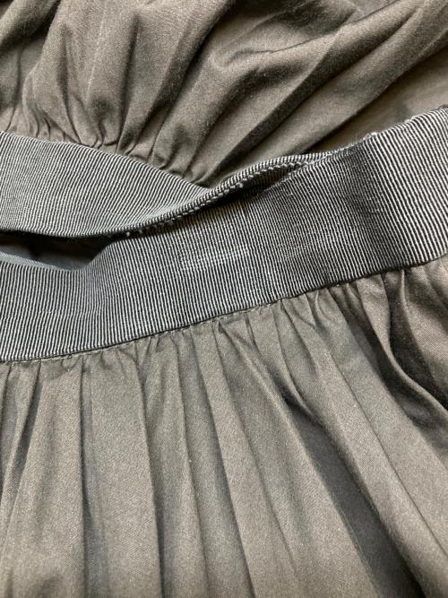 ebure（エブール）ebure (エブール) ボタニカルコットンプリーツフレアスカート グレー サイズ:36の古着・服飾アイテム