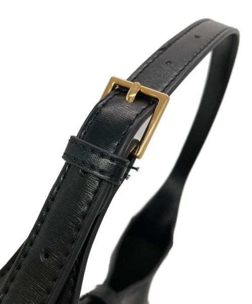 CHARLES & KEITH（チャールズアンドキース）CHARLES & KEITH (チャールズアンドキース) ウィステリア ショルダーバッグ ブラックの古着・服飾アイテム