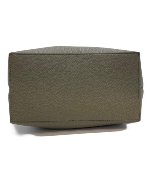 CHARLES & KEITH（チャールズアンドキース）CHARLES & KEITH (チャールズアンドキース) チャンスメタリックアクセントバケットバッグ ディープオリーブの古着・服飾アイテム