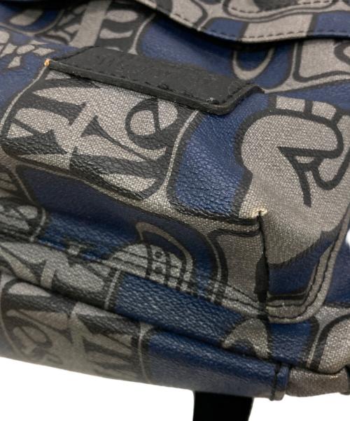 Vivienne Westwood（ヴィヴィアンウエストウッド）Vivienne Westwood (ヴィヴィアンウエストウッド) オーブプリントリュック グレー×ネイビーの古着・服飾アイテム