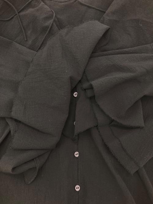 MACPHEE（マカフィー）MACPHEE (マカフィー) コットンボイル フリルカラーブラウス ブラック サイズ:36の古着・服飾アイテム