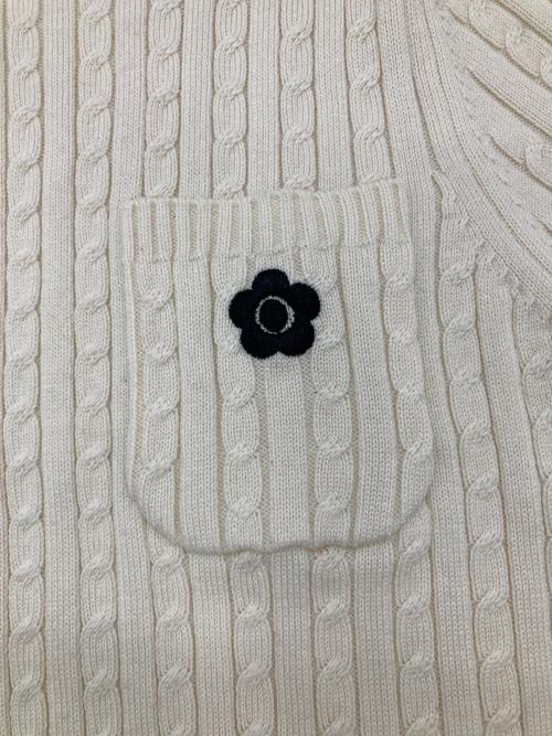 MARY QUANT（マリークヮント）MARY QUANT (マリークヮント) デイジーワンポイントショートスリーブニット ベージュ サイズ:Mの古着・服飾アイテム