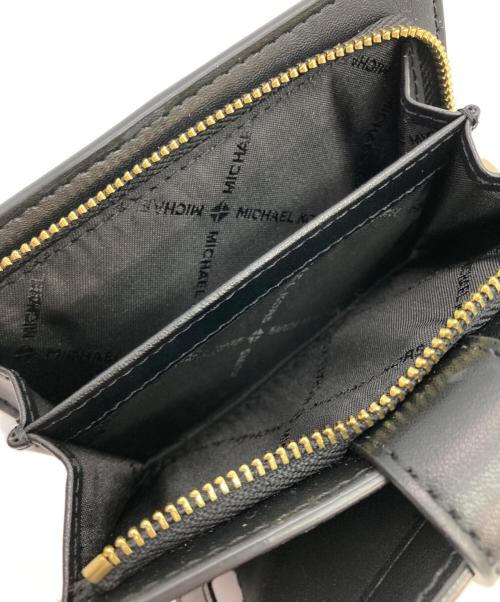 MICHAEL KORS（マイケルコース）MICHAEL KORS (マイケルコース) JET SET TRAVELツートーンビルフォールドジップ コンパクト ウォレット ミディアム ブラック×ホワイトの古着・服飾アイテム