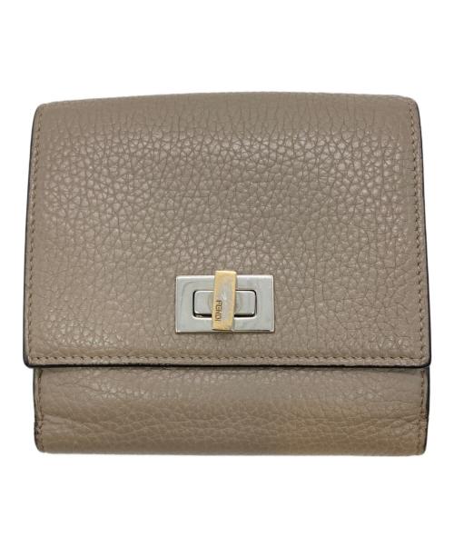 FENDI（フェンディ）FENDI (フェンディ) Peekaboo3つ折り財布 グレーの古着・服飾アイテム