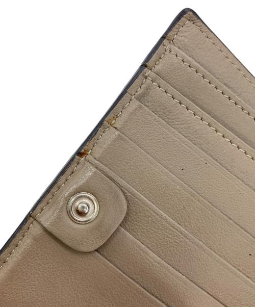 FENDI（フェンディ）FENDI (フェンディ) Peekaboo3つ折り財布 グレーの古着・服飾アイテム