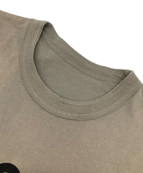 sacai（サカイ）sacai (サカイ) eric haze (エリック・ヘイズ) AS ONE T-Shirt オリーブ サイズ:3の古着・服飾アイテム