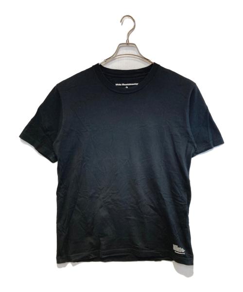 WHITE MOUNTAINEERING（ホワイトマウンテ二アニング）WHITE MOUNTAINEERING (ホワイトマウンテ二アニング) LOGO PRINTED T-SHIRT ブラック サイズ:3の古着・服飾アイテム
