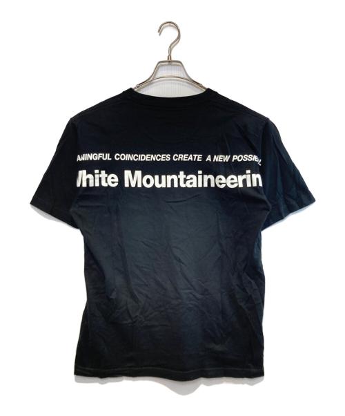 WHITE MOUNTAINEERING（ホワイトマウンテ二アニング）WHITE MOUNTAINEERING (ホワイトマウンテ二アニング) LOGO PRINTED T-SHIRT ブラック サイズ:3の古着・服飾アイテム