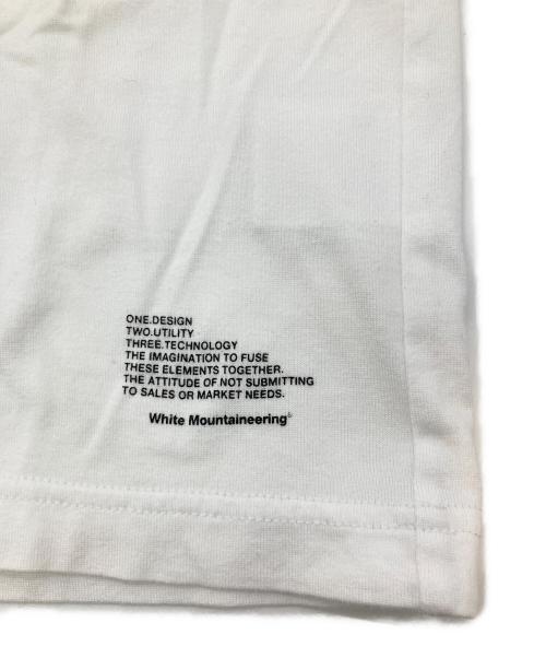 WHITE MOUNTAINEERING（ホワイトマウンテ二アニング）WHITE MOUNTAINEERING (ホワイトマウンテ二アニング) LOGO PRINTED T-SHIRT ホワイト サイズ:3の古着・服飾アイテム