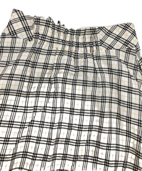 BLUE LABEL CRESTBRIDGE（ブルーレーベルクレストブリッジ）BLUE LABEL CRESTBRIDGE (ブルーレーベルクレストブリッジ) チェックスカート ホワイト×ブラック サイズ:38の古着・服飾アイテム