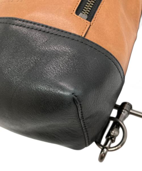 COACH（コーチ）COACH (コーチ) manhattan sling pack ブラウン×ブラックの古着・服飾アイテム