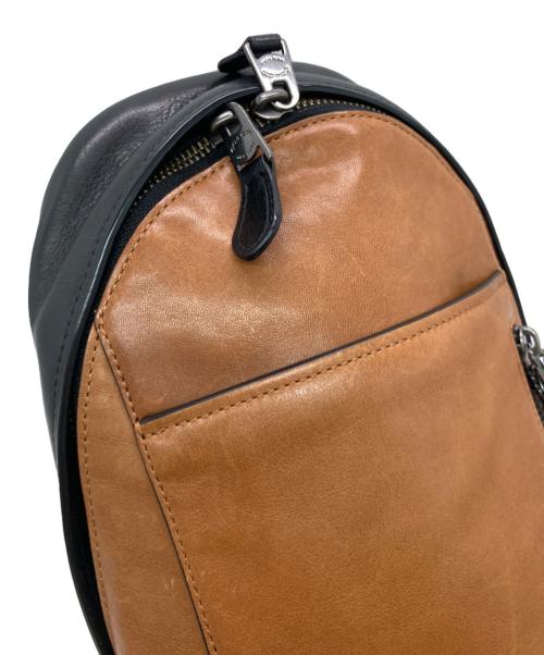 COACH（コーチ）COACH (コーチ) manhattan sling pack ブラウン×ブラックの古着・服飾アイテム